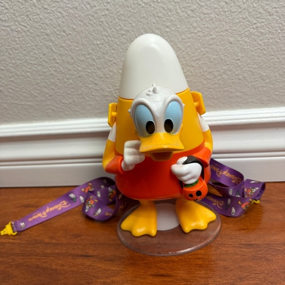 Other - Disney Sipper 2022 Halloween Donald Duck Candy Corn HTF
